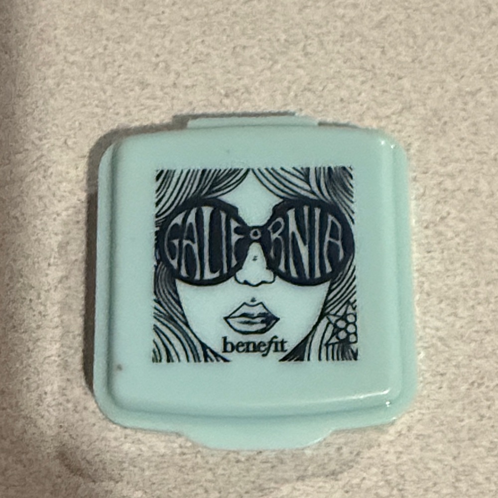 Benefit Light Blue California Design Compact